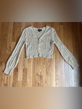 Girls’ Crochet Knit Button-Front Crop Cardigan Sweater. Tan. Size L.